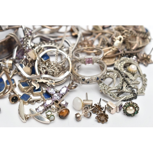 89 - AN ASSORTMENT OF WHITE METAL JEWELLERY, to include a white metal and lapis lazuli necklace and earri... 