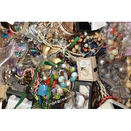 255 - A LARGE ASSORTMENT OF COSTUME JEWELLERY, to include bangles, bracelets, necklaces, brooches, earring... 