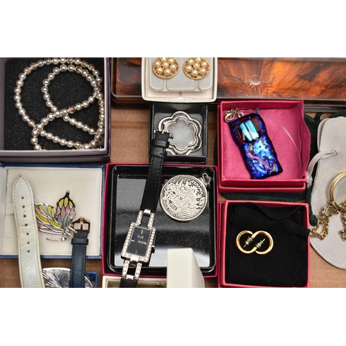 259 - A BOX OF ASSORTED COSTUME JEWELLERY, to include fashion wristwatches, pendant necklaces, chains, ear... 