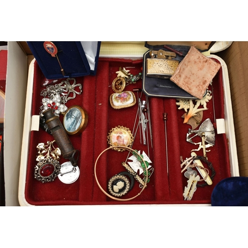 261 - A BOX OF ASSORTED ITEMS, to include a cream jewellery box with costume jewellery such as brooches, e... 