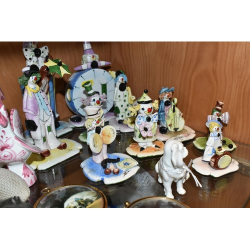 378 - A BOX AND LOOSE CERAMICS, GLASSWARES AND SUNDRY ITEMS, to include ten Italian Zampiva Clowns figures... 