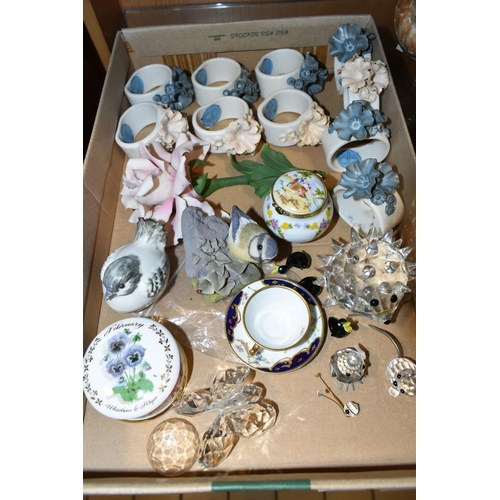 378 - A BOX AND LOOSE CERAMICS, GLASSWARES AND SUNDRY ITEMS, to include ten Italian Zampiva Clowns figures... 