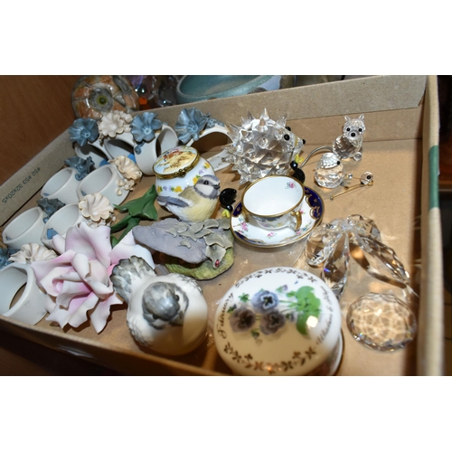 378 - A BOX AND LOOSE CERAMICS, GLASSWARES AND SUNDRY ITEMS, to include ten Italian Zampiva Clowns figures... 