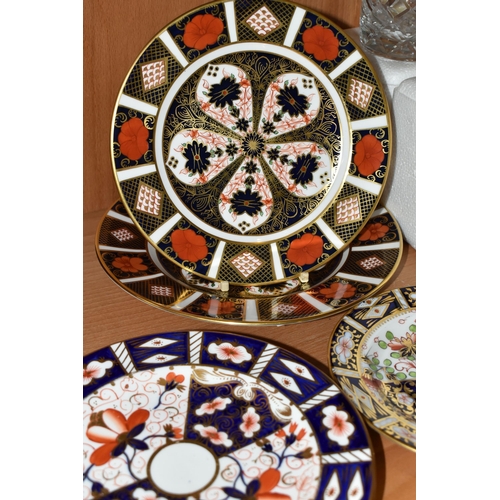 381 - NINE ROYAL CROWN DERBY AND SIMILAR IMARI PLATES, comprising a Royal Crown Derby 1128 side plate and ... 