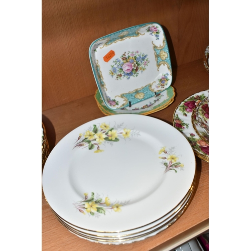 399 - A COLLECTION OF ROYAL ALBERT 'OLD COUNTRY ROSES' PATTERN PLATES AND OTHER PATTERNS, comprising a pla... 