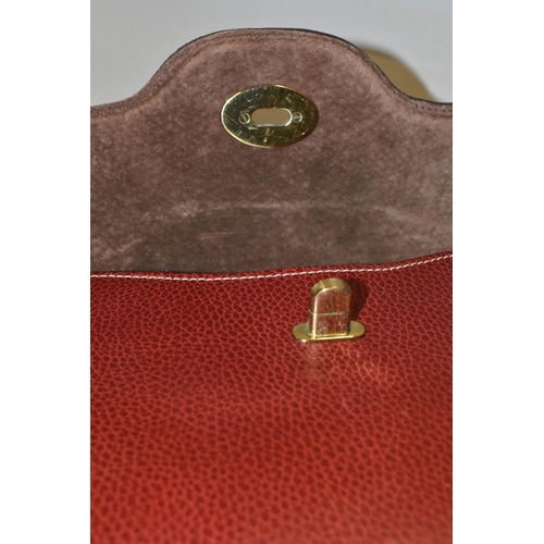 427 - A MULBERRY HANDBAG, of small shoulder/grab bag style, in burgundy leather, serial number 437476, wit... 