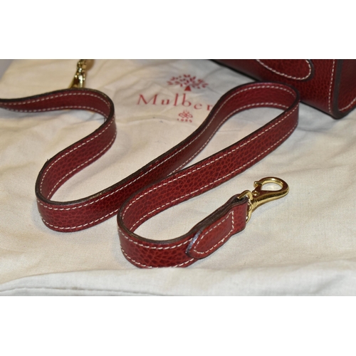 427 - A MULBERRY HANDBAG, of small shoulder/grab bag style, in burgundy leather, serial number 437476, wit... 