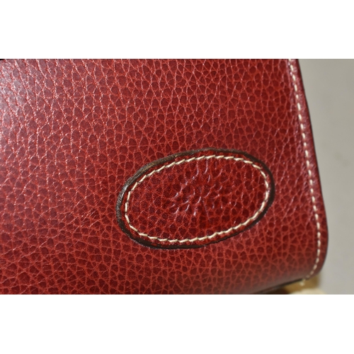 427 - A MULBERRY HANDBAG, of small shoulder/grab bag style, in burgundy leather, serial number 437476, wit... 