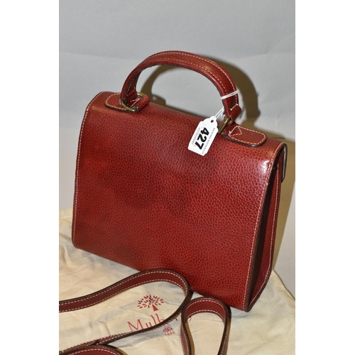 427 - A MULBERRY HANDBAG, of small shoulder/grab bag style, in burgundy leather, serial number 437476, wit... 