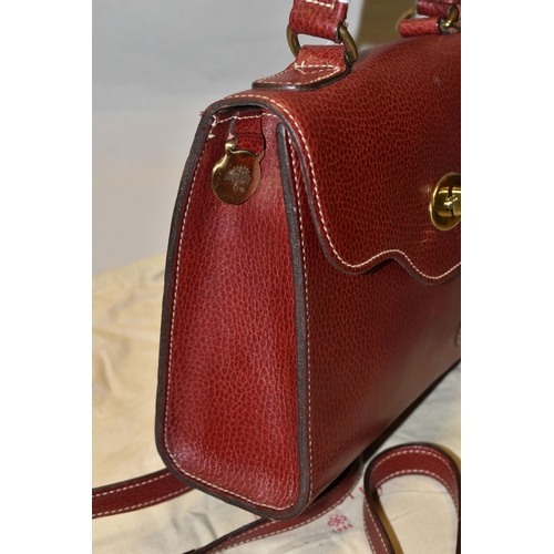 427 - A MULBERRY HANDBAG, of small shoulder/grab bag style, in burgundy leather, serial number 437476, wit... 