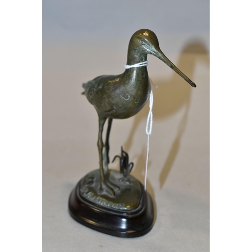 435 - PATRICIA A NORTHCROFT (CONTEMPORARY) A BRONZE SCULPTURE OF A BLACK TAILED GODWIT, walking in a natur... 