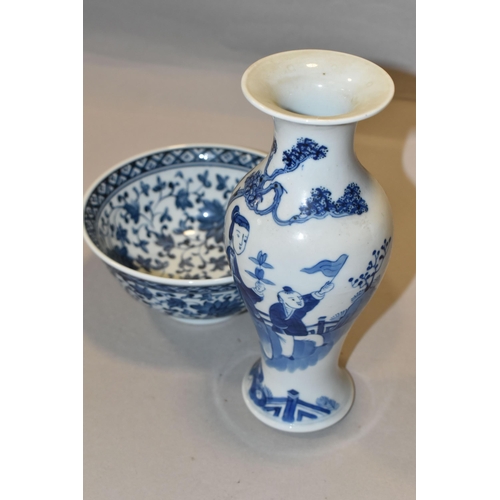 436 - A LATE 19TH / EARLY 20TH CENTURY CHINESE PORCELAIN BLUE AND WHITE BALUSTER VASE AND A LATE 20TH CENT... 