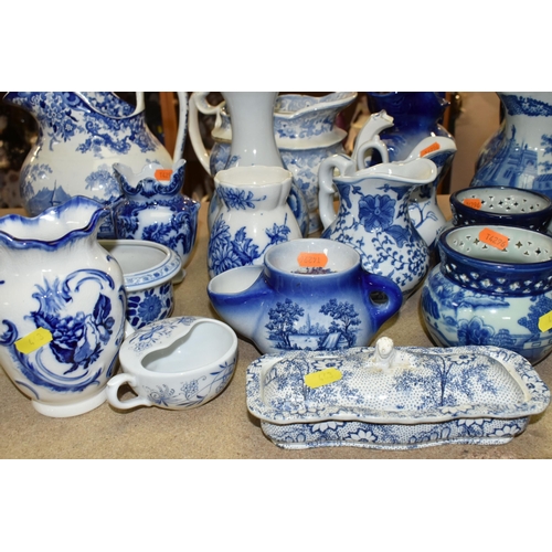 443 - A QUANTITY OF BLUE AND WHITE CERAMICS, comprising a Copeland Spode 'Italian' pattern biscuit jar (mi... 