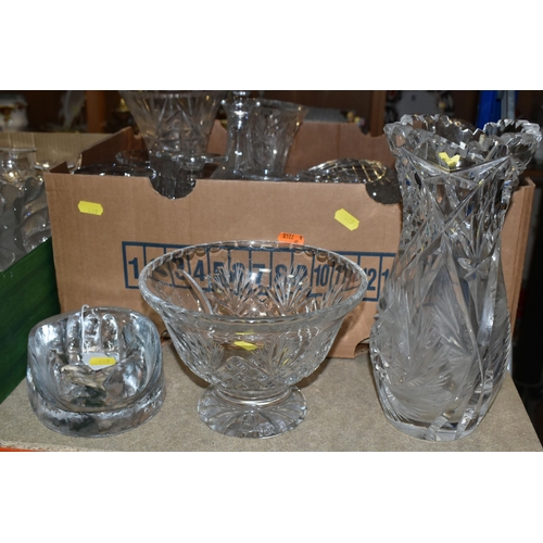 449 - TWO BOXES OF CRYSTAL AND GLASSWARE, to include a studio glass Pukeberg style hand paperweight, five ... 