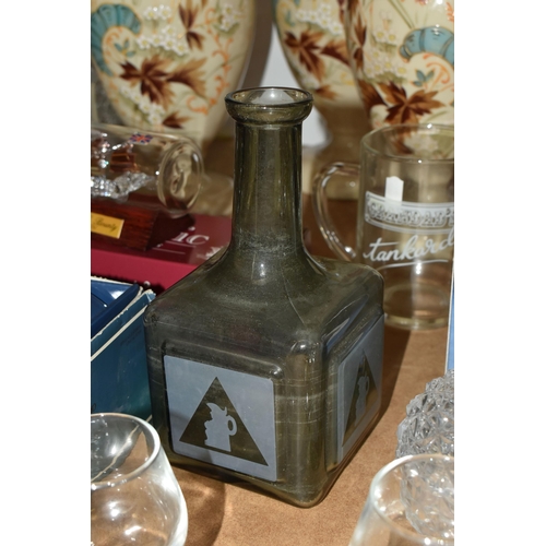 498 - A COLLECTION OF GLASS AND SUNDRY ITEMS, to include a 1970s Bass Charrington square grey glass bottle... 