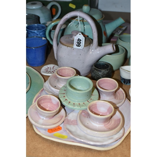 499 - A COLLECTION OF STUDIO POTTERY, to include mainly Jericho Studio Pottery/Hannah Shipway pieces, incl... 