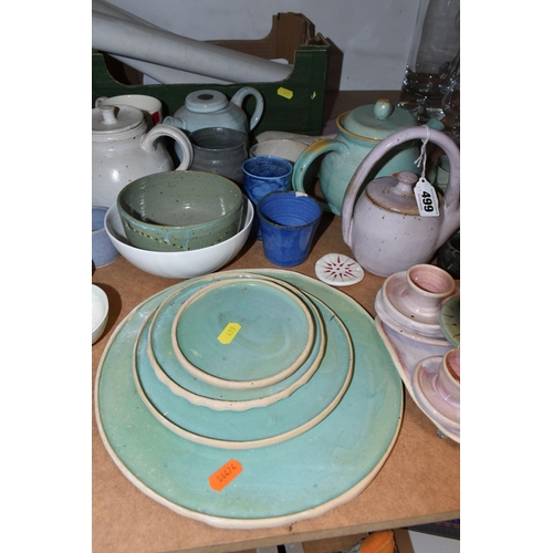 499 - A COLLECTION OF STUDIO POTTERY, to include mainly Jericho Studio Pottery/Hannah Shipway pieces, incl... 