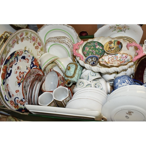 525 - ONE BOX OF LATE 19TH/EARLY 20TH CENTURY CERAMICS, to include an 1881 Coalport A8649 bonbon dish, gil... 