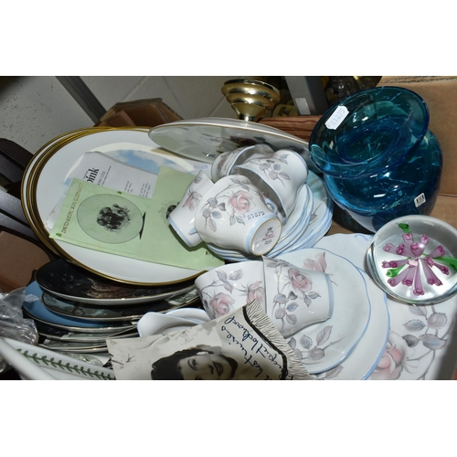 534 - A BOX OF CERAMICS, GLASS AND SUNDRY ITEMS, to include eight Spink/Wedgwood David Shepherd Wildlife C... 