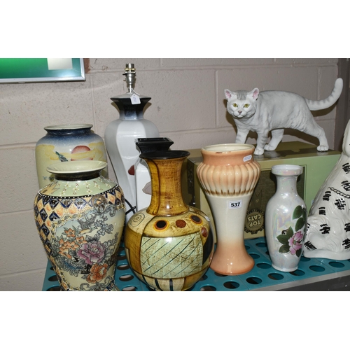 537 - A GROUP OF LARGE VASES, A TABLE LAMP, AND DECORATIVE HOMEWARES, to include a boxed Country Artists T... 