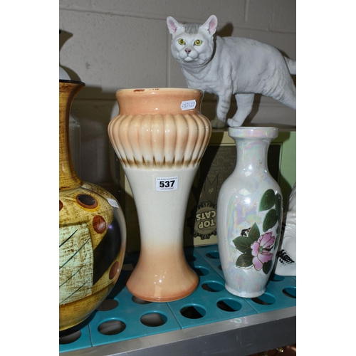 537 - A GROUP OF LARGE VASES, A TABLE LAMP, AND DECORATIVE HOMEWARES, to include a boxed Country Artists T... 