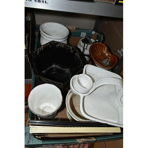 538 - SEVEN BOXES AND LOOSE CERAMICS, GLASS, COOKWARES, BOOKS AND SUNDRY ITEMS, to include a modern copper... 