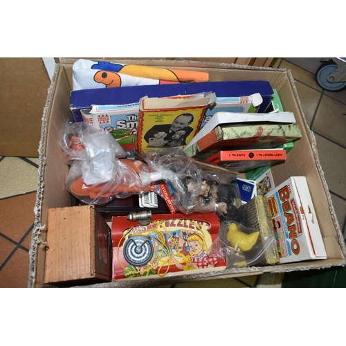 577 - TWO BOXES AND LOOSE TOYS AND GAMES, to include a boxed Bladez Toyz Plc Salvation Max radio controlle... 