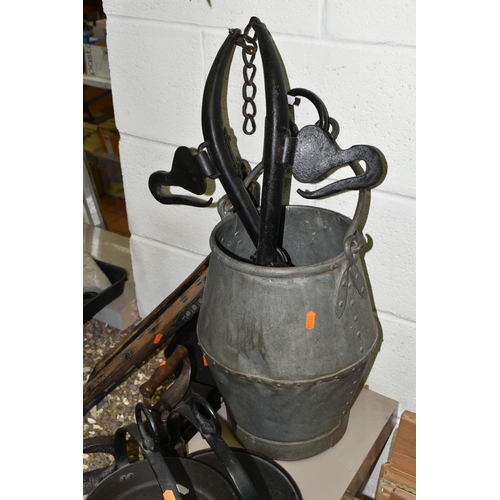 579 - A GROUP OF METAL WARES, to include an iron pan and skillet, a large metal bucket height 42cm, assort... 