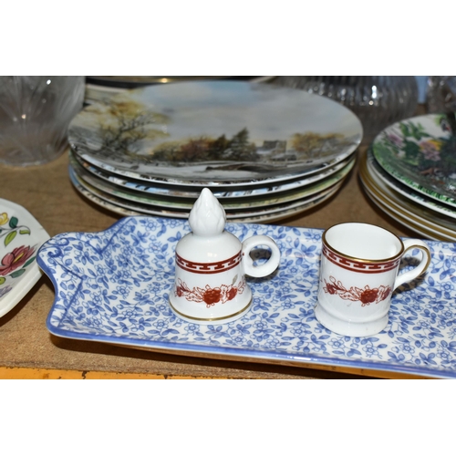 657 - A QUANTITY OF COLLECTABLE CERAMICS AND GLASSWARE, comprising two Royal Worcester 'Hyde Park' pattern... 