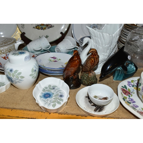 657 - A QUANTITY OF COLLECTABLE CERAMICS AND GLASSWARE, comprising two Royal Worcester 'Hyde Park' pattern... 