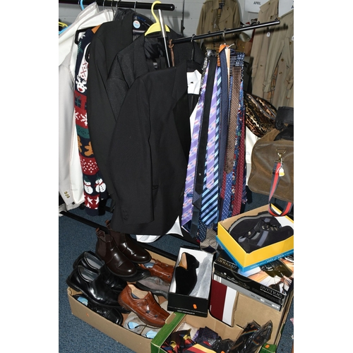 694 - A QUANTITY OF GENTLEMEN'S SHOES, BOOTS, CLOTHING AND ACCESSORIES, to include silk scarves and pocket... 