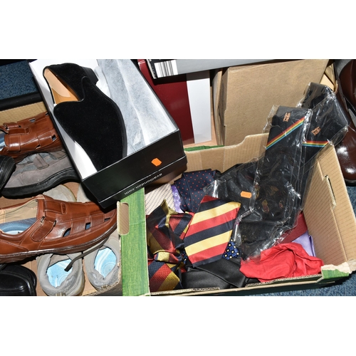 694 - A QUANTITY OF GENTLEMEN'S SHOES, BOOTS, CLOTHING AND ACCESSORIES, to include silk scarves and pocket... 