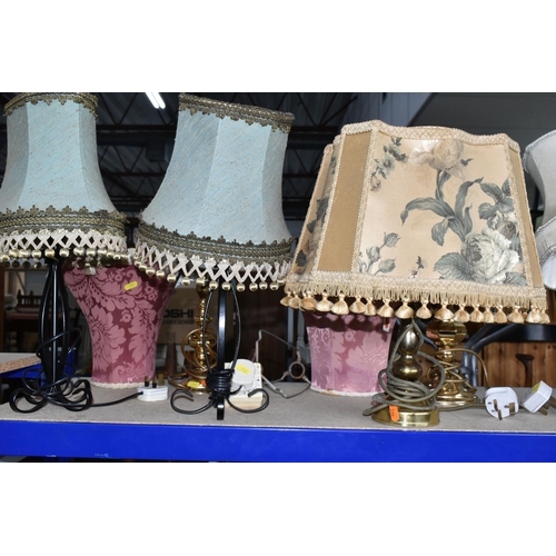 702 - THIRTEEN TABLE LAMPS, mainly brass/brass effect, several with shades, tallest approximately 60cm (13... 