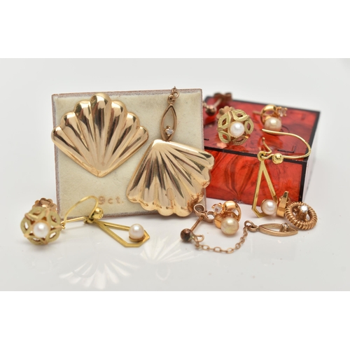 139 - A SELECTION OF EARRINGS AND A PENDANT, to include a pair of shell detailed earrings with post and sc... 