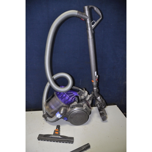 1073 - A DYSON DC32 ANIMAL VACUUM CLEANER (PAT pass and working)