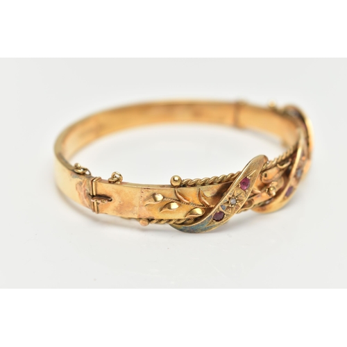 10 - AN EARLY 20TH CENTURY GOLD BANGLE, a hinged bangle designed with foliage and wire work detail, set w... 