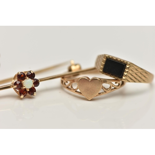 125 - TWO 9CT GOLD RINGS AND A BAR BROOCH, the first a small onyx signet ring of a rectangular form, hallm... 