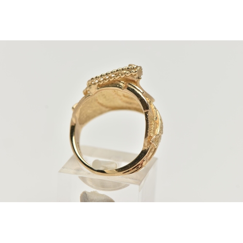 53 - A 9CT GOLD RING, in the form of a patterned saddle, hallmarked 9ct London, ring size M, approximate ... 