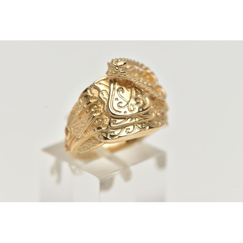 53 - A 9CT GOLD RING, in the form of a patterned saddle, hallmarked 9ct London, ring size M, approximate ... 