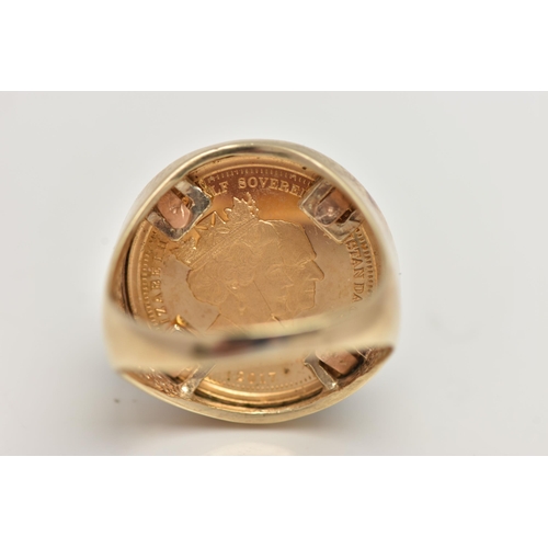 59 - A GENTS DOUBLE PORTRAIT HALF SOVEREIGN RING, Elizabeth II 2017 sovereign, Elizabeth and Phillip 1947... 