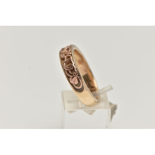 83 - A 9CT GOLD 'CARIAD' RING, yellow gold band ring, scrolling font to the outer band with the word 'Car... 