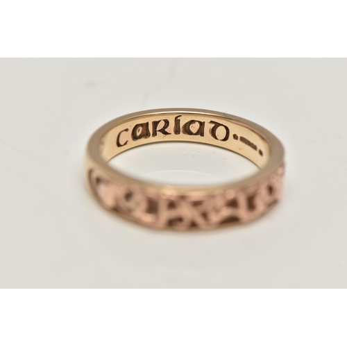 83 - A 9CT GOLD 'CARIAD' RING, yellow gold band ring, scrolling font to the outer band with the word 'Car... 