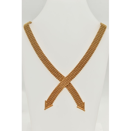 1 - AN 18CT GOLD ARTICULATED NECKLACE, flat woven articulated cross over necklace, fitted with an integr... 