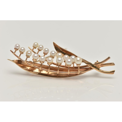 13 - A 9CT GOLD, CULTURED PEARL BROOCH, spray design set with two rows of graduated cultured fresh water ... 