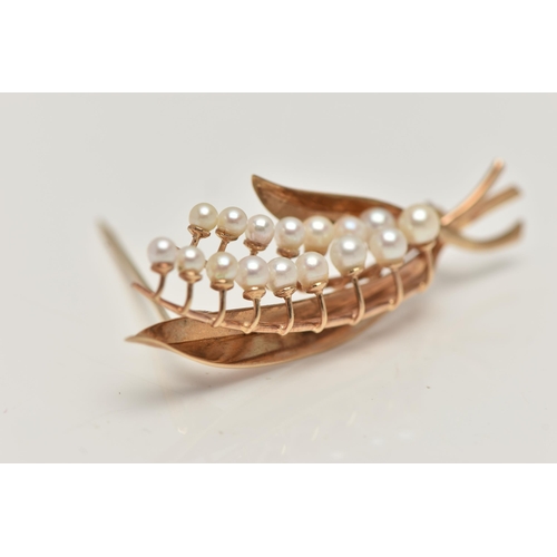 13 - A 9CT GOLD, CULTURED PEARL BROOCH, spray design set with two rows of graduated cultured fresh water ... 