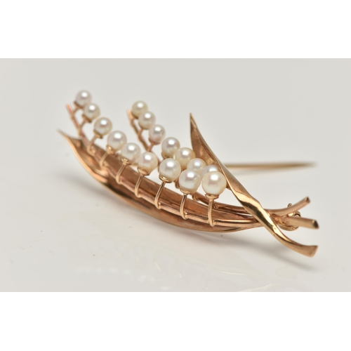 13 - A 9CT GOLD, CULTURED PEARL BROOCH, spray design set with two rows of graduated cultured fresh water ... 