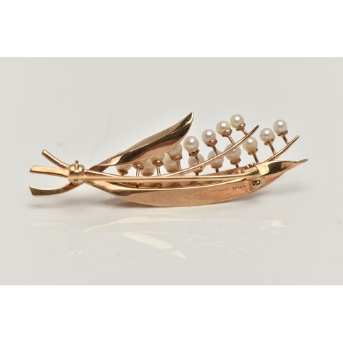 13 - A 9CT GOLD, CULTURED PEARL BROOCH, spray design set with two rows of graduated cultured fresh water ... 