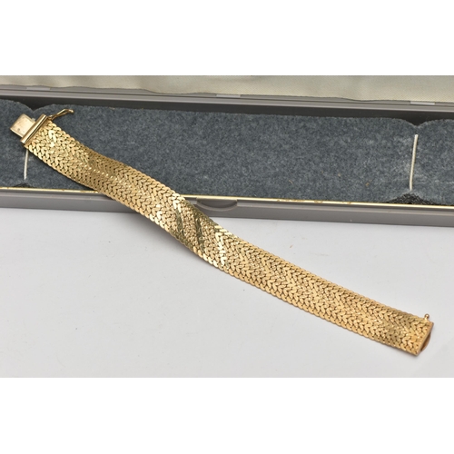 164 - A 9CT GOLD ARTICULATED BRACELET, wide woven and textured flat bracelet, approximate width 15.3mm, fi... 