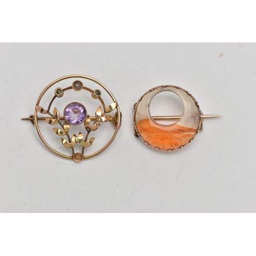 168 - TWO EARLY 20TH CENTURY BROOCHES, the first a circular agate brooch set in a rose metal, fitted with ... 