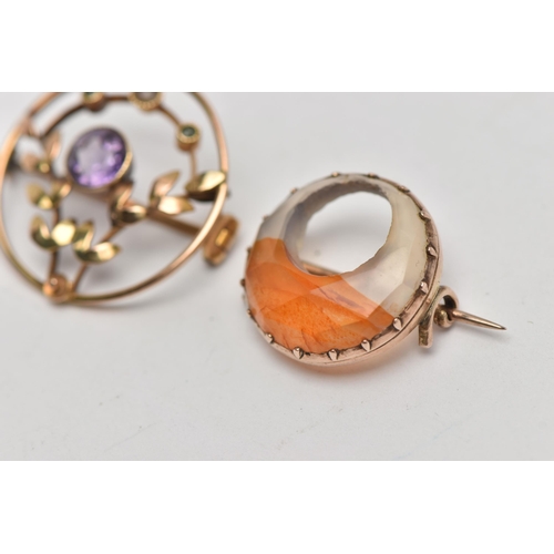 168 - TWO EARLY 20TH CENTURY BROOCHES, the first a circular agate brooch set in a rose metal, fitted with ... 